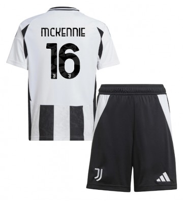 Juventus Weston McKennie #16 Primera Equipación Niños 2024-25 Manga Corta (+ Pantalones cortos)